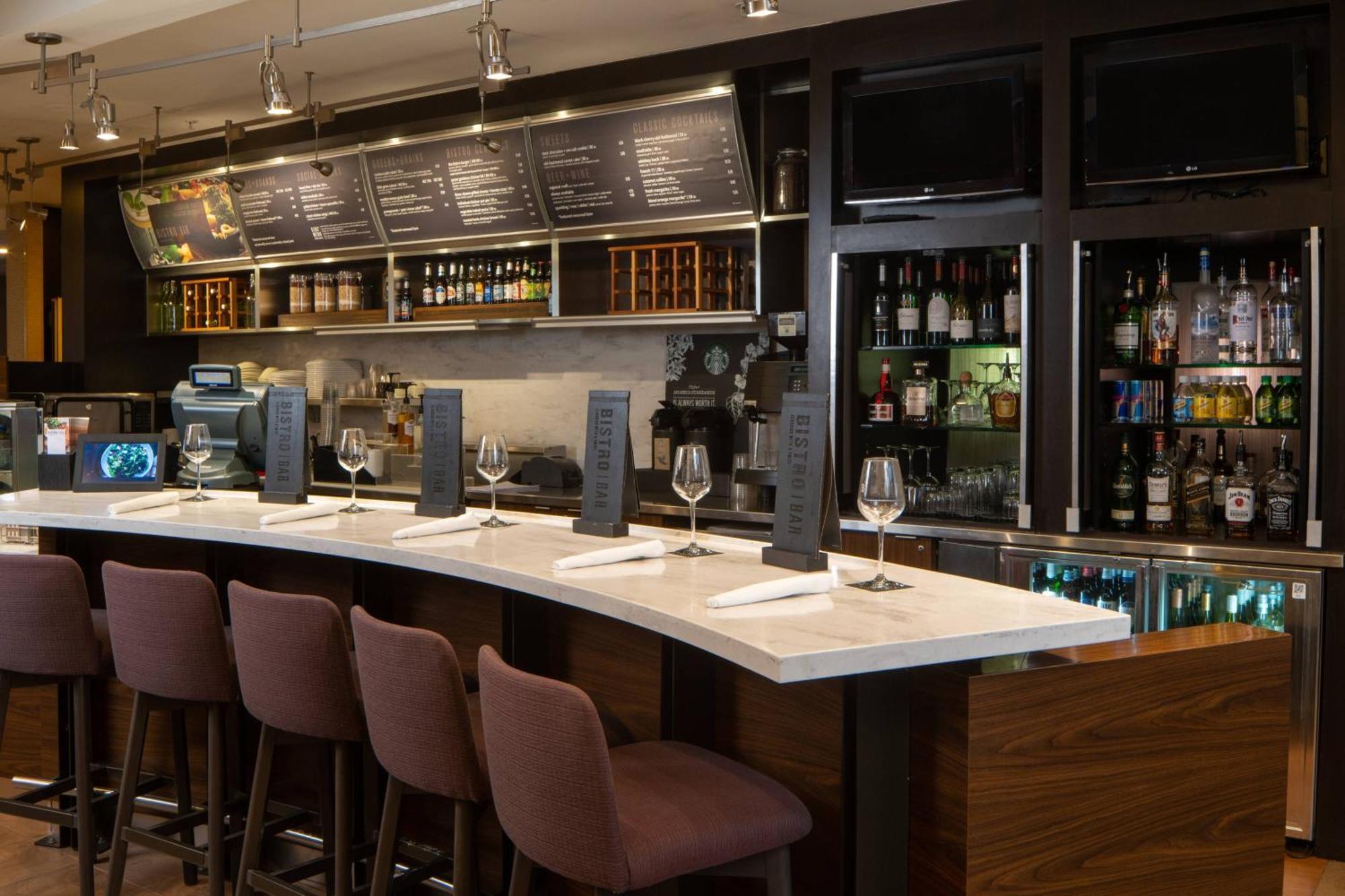 Hotel Courtyard By Marriott East/park Avenue 3*